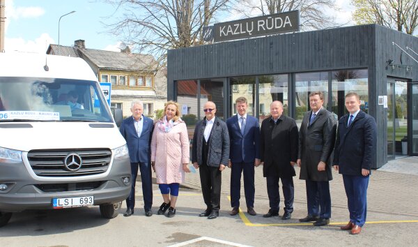 Trys savivaldybės pradėjo bendrą autobuso maršrutą