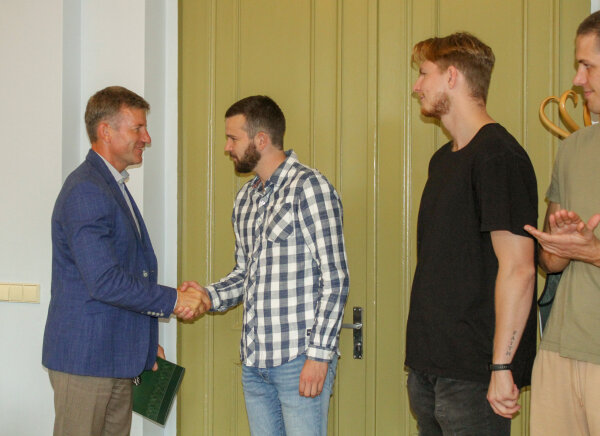 Septintasis savivaldybės tarybos posėdis prasidėjo sportininkų sveikinimais